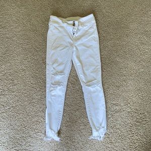 American Eagle White Ripped Skinny Jean Size 10